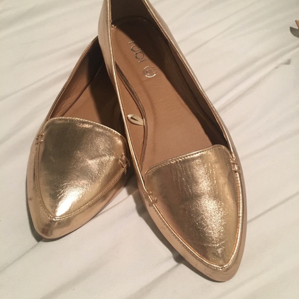 Cute gold flats for sale!